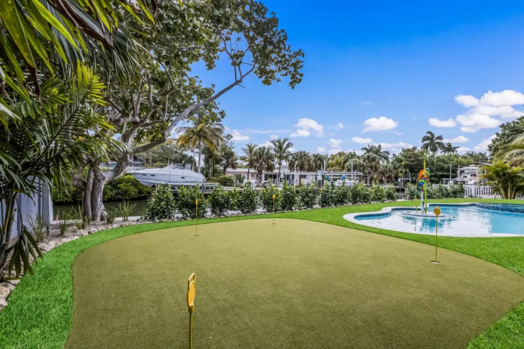 Snook Lookout - 211 Oak Ave