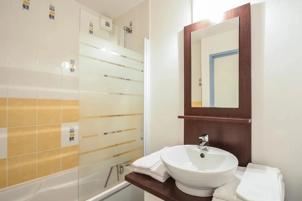 Family Apartment Near Marina