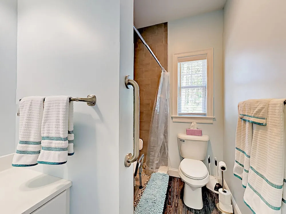 1976 Portland Road Cottage Unit 3 Porpus Place 2 Bedrooms 2 Bathrooms