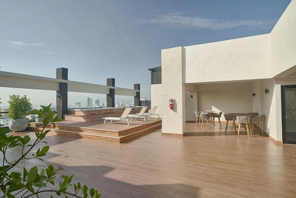 3BR Elegant Spot Downtownsd Family Pool