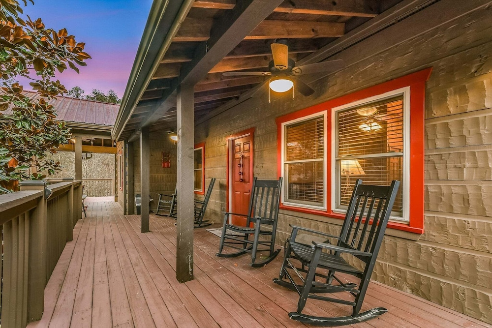 Tennessee Risky 3 Bedroom Cabin