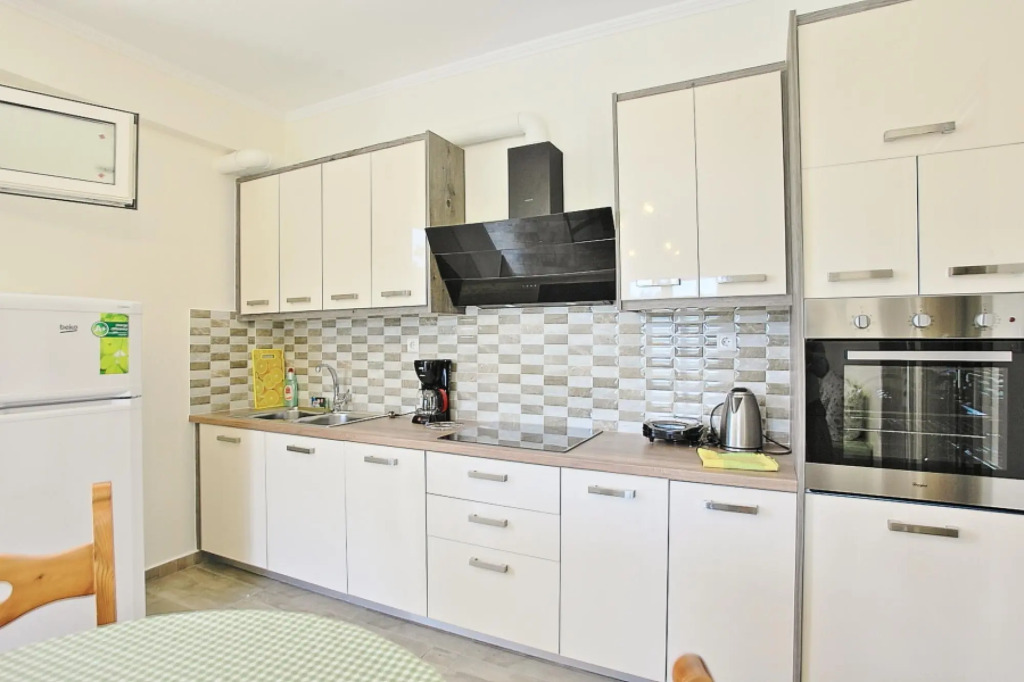 Dolphin House Large Private Pool Walk to Beach Sea Views A C Wifi Car Not Required - 557