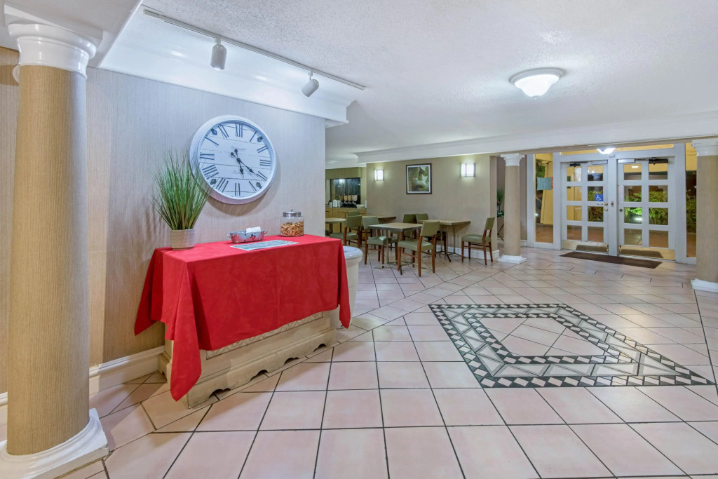 Townhouse Garden Inn & Suites San Antonio I 35