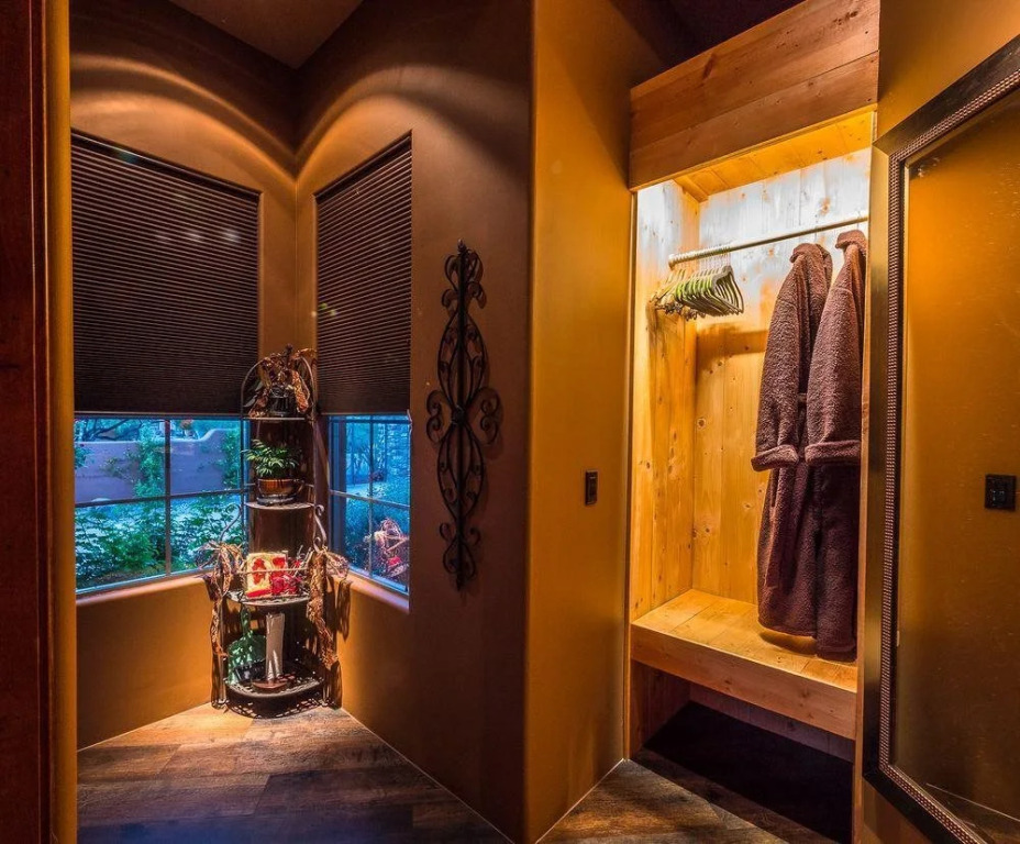 Four Peaks B and B Romantic Getaway