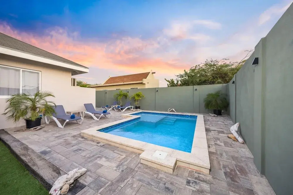Renovated Privatepool Outdoordining Location