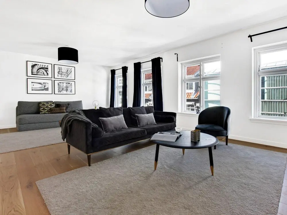 Sanders King - Cute 3-bdr Apt in City Center