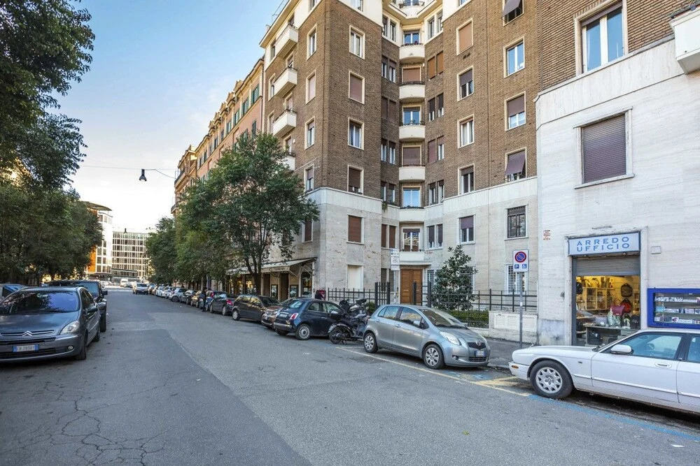 Quiet and Bright 2 Beds in a Great Area