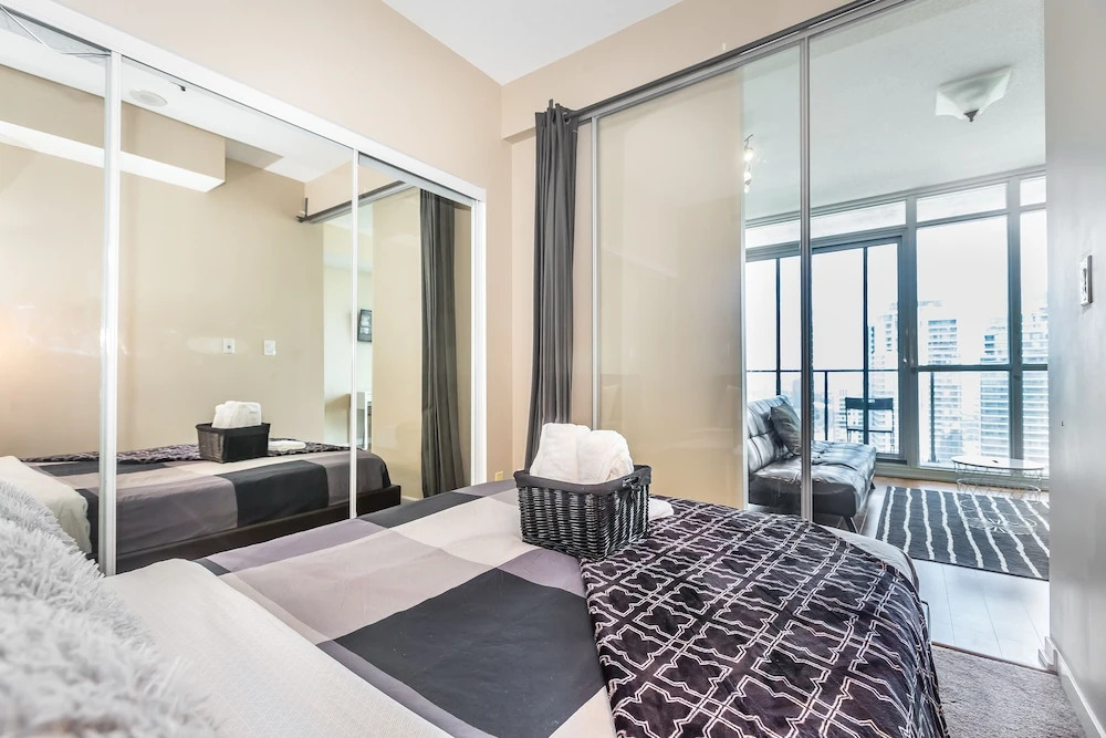 The Corporate Suite - Maple Leaf Square