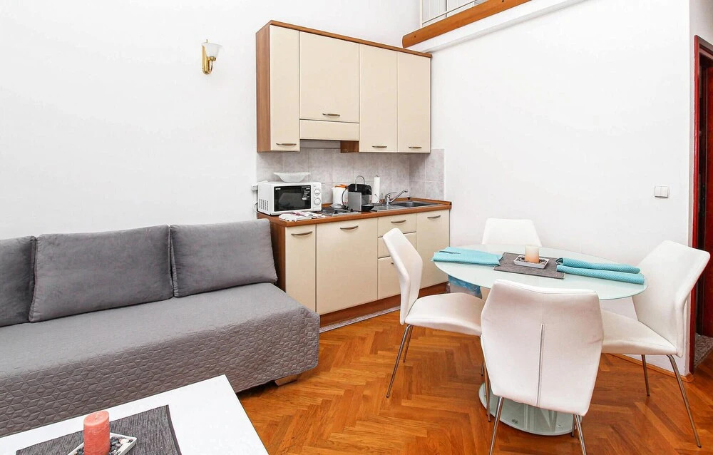 Amazing Apartment in Tucepi With 1 Bedrooms and Wifi