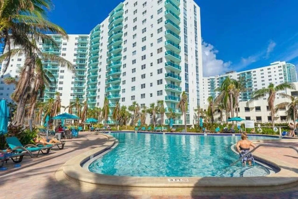 Beautiful Apartment With Pool and gym