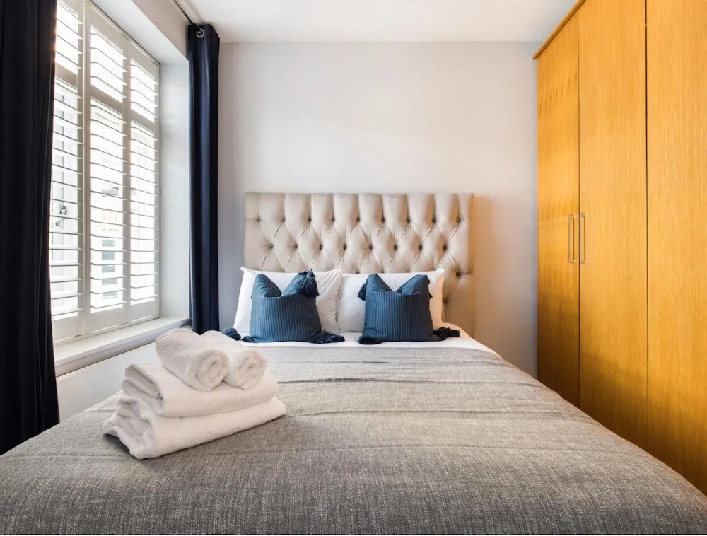 London Is Yours  2 Bedroom in Kensington