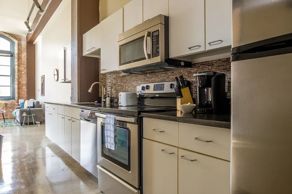 Spacious CLE Apartments by Frontdesk