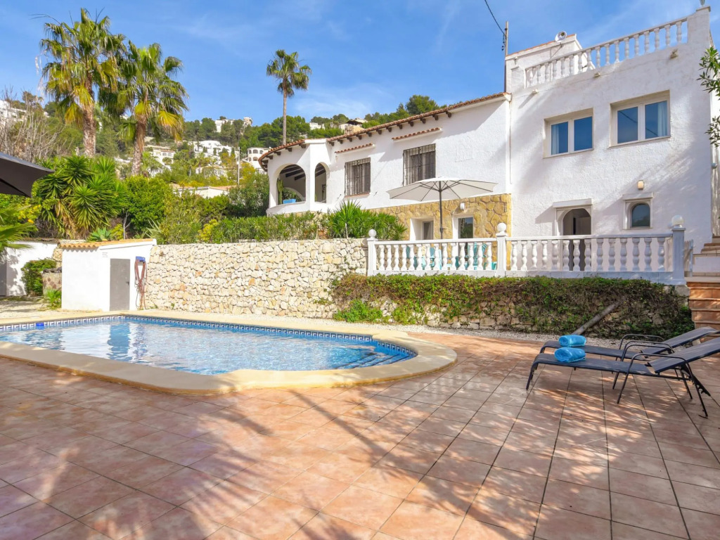 Elegant Villa with Pool