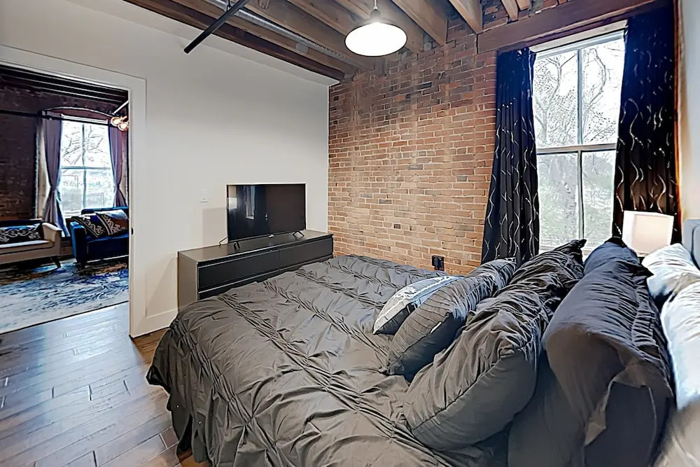 New Listing! Contemporary At The 1865 1 Bedroom Condo