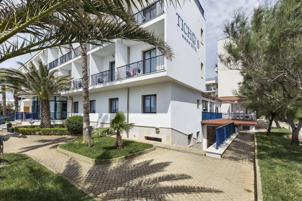 Tichos Greenblu Hotel