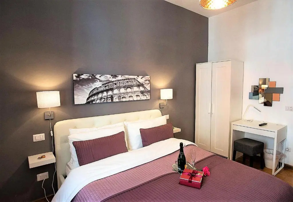 Sonny Capone Al Vaticano Family Apartment