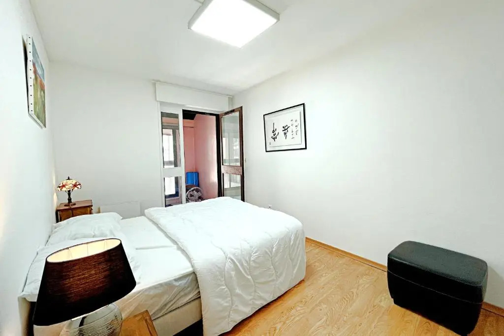Nice 110m With Balcony In The Downtown