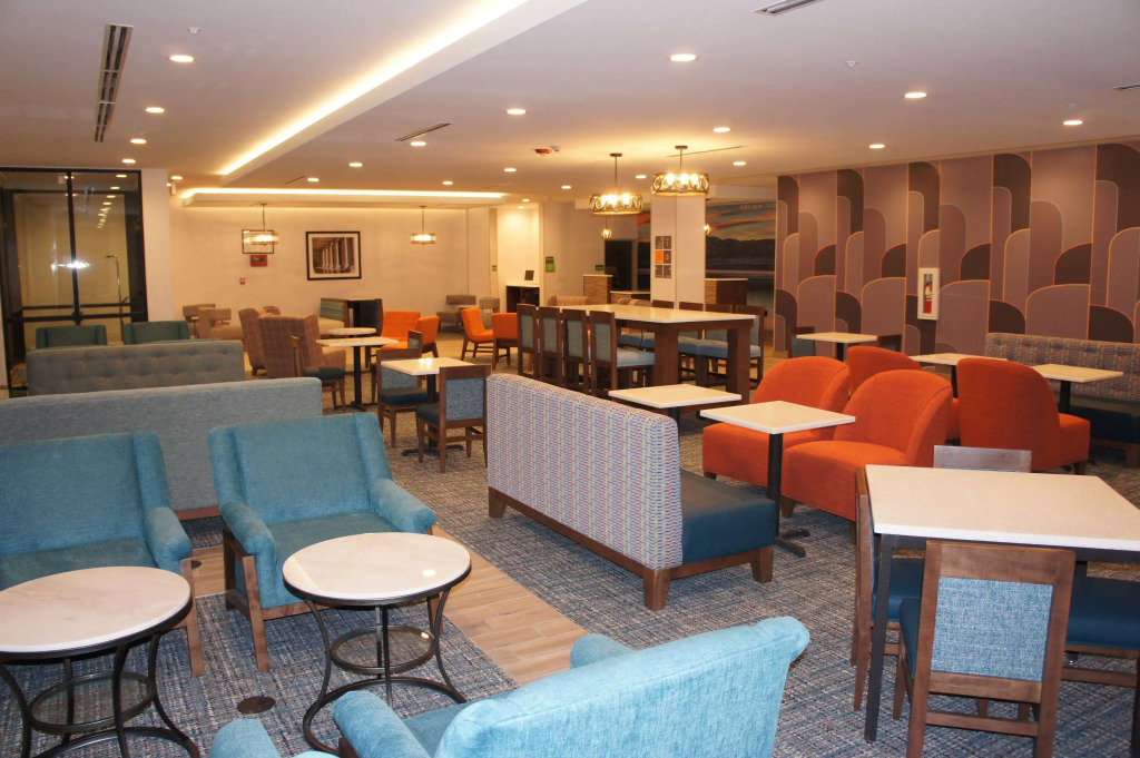 La Quinta Inn & Suites by Wyndham Littleton-Red Rocks