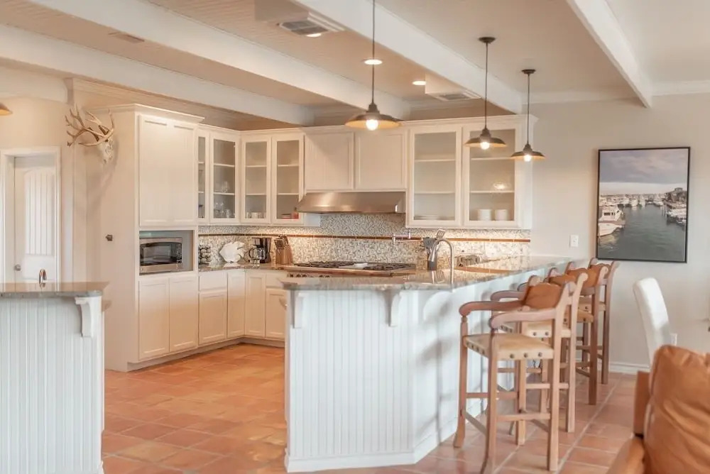 Salt and Horns - 4 Br Home