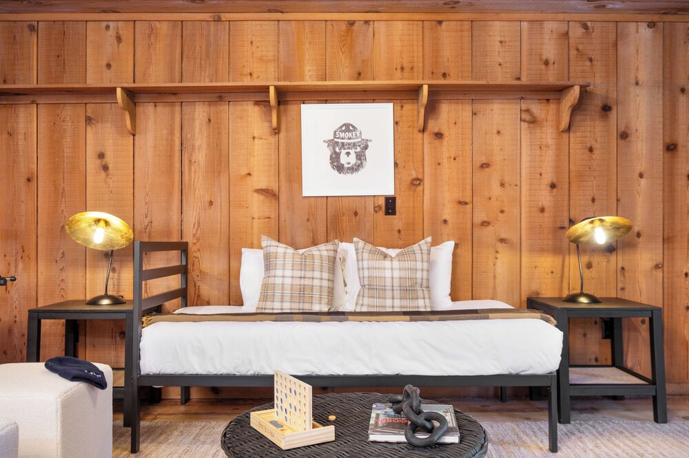 Lakeview Big Bear Cabin With Hot Tub, Deck, Fire Pit & Game Room