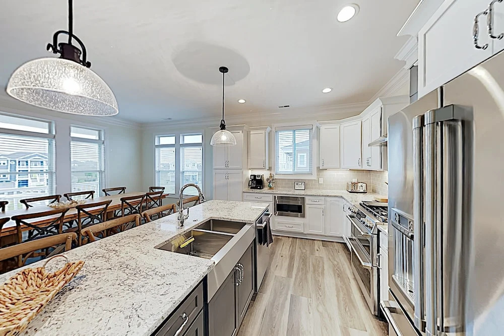 New Oceanside W/ Private Pool & Elevator 7 Bedroom Home