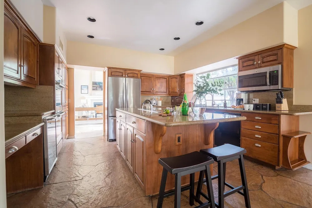 Sandstone by AvantStay Spacious Desert Oasis w Pool BBall Crt Movie Room