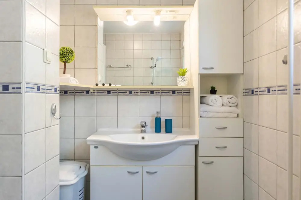 Bright 2bdr Apartment With a Balcony