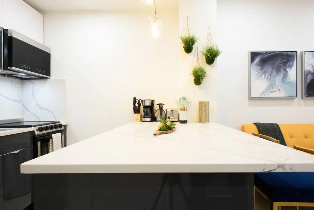 1597-9 Renovated Studio Prime UES WD in Unit