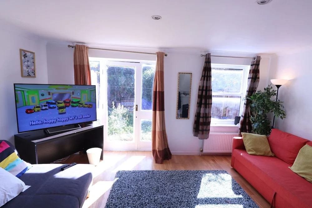 A quiet residential 3 Bedroom Family House b/w Kings Cross and Camden Town