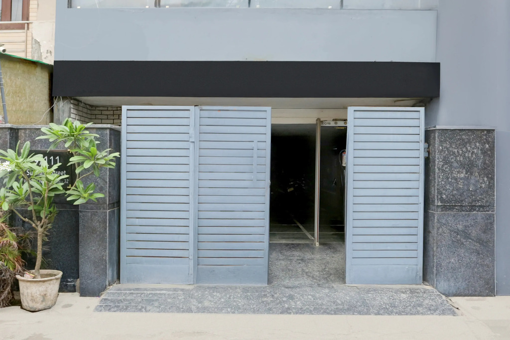 Townhouse Shahdara Near Yamuna Sports Complex Formerly Hotel Ipotel