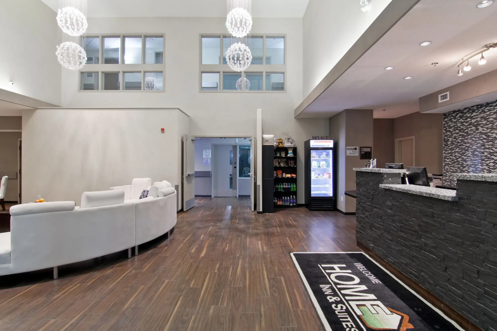 Home Inn & Suites Regina Airport