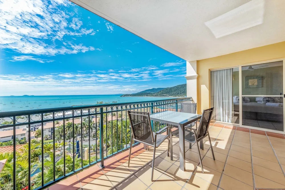 Ocean Views Galore - Airlie Beach
