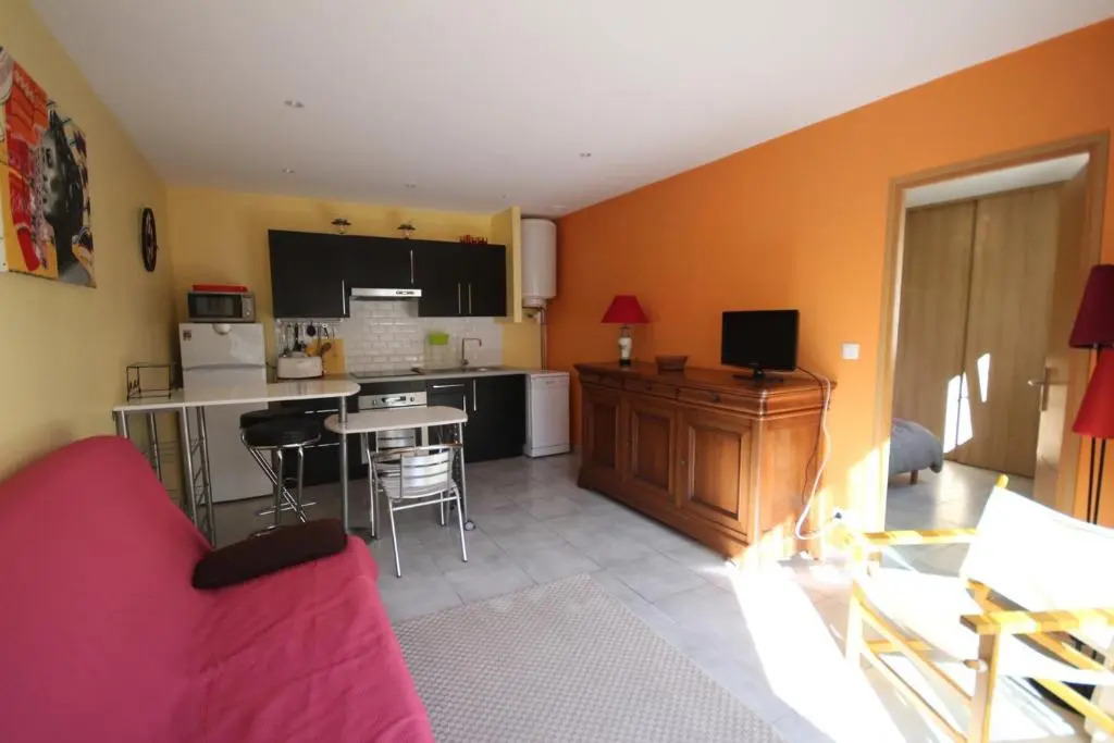 80m de la plage Appartement climatisé plein sud au rdc d'une maison 1 chambre 4 couchages terrasse et cour LXTURBOT7