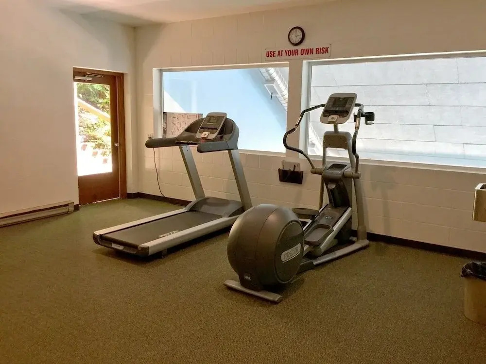 73sw - Wood Fireplace - Wifi - Views - Sleeps 6 2 Bedroom Home by Redawning