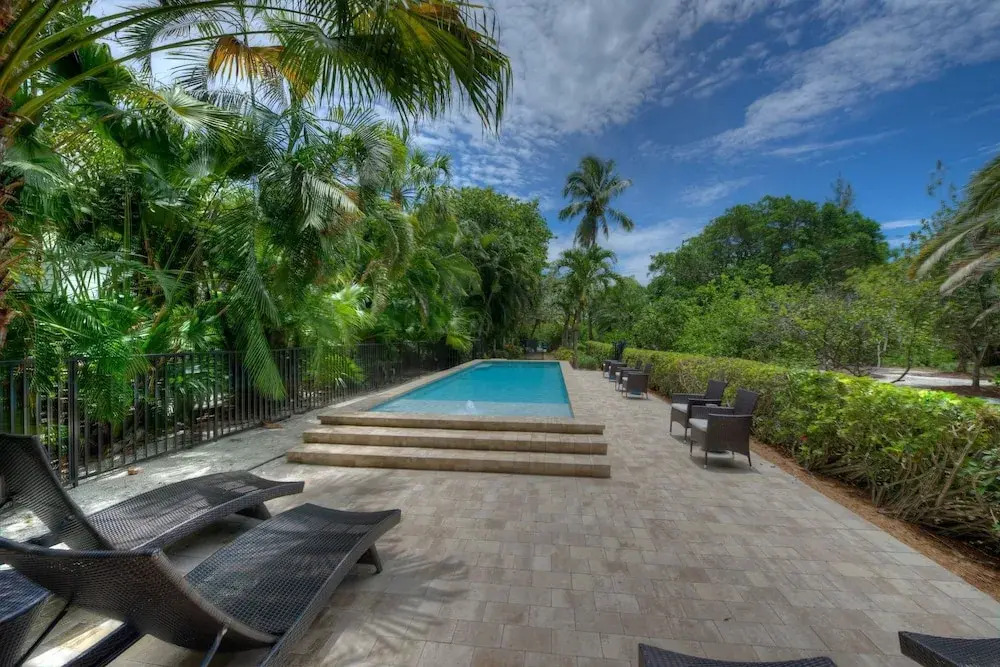 Waterfront Pink House With Private Dock Pool