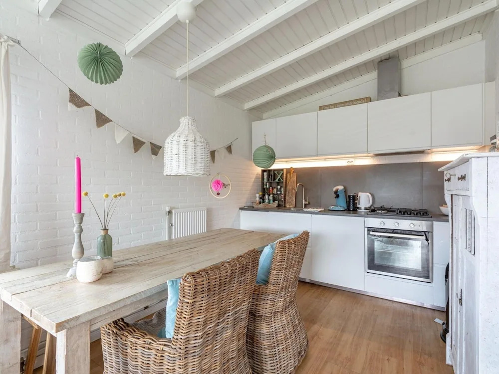 Modern Bungalow Close to the Beach