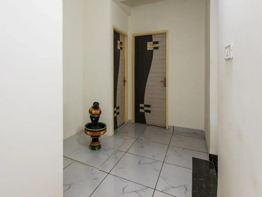 Hotel Emerald Park By OYO Rooms
