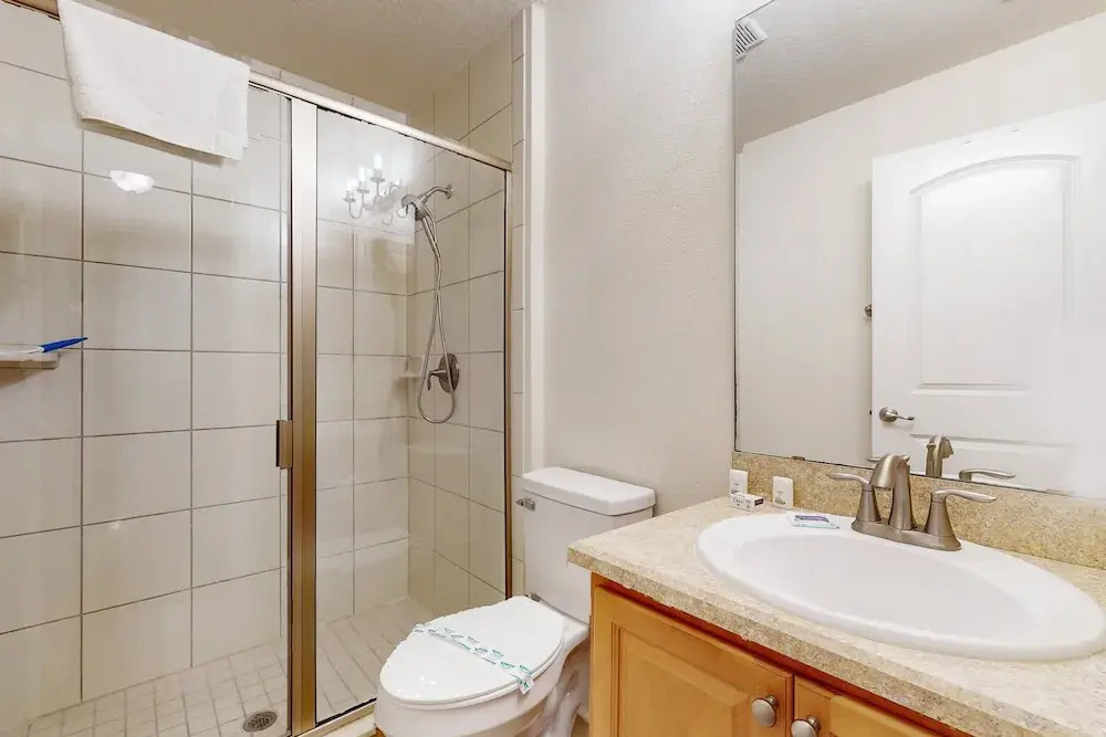 Spacious Home With Private Pool,spa, Gas Grill and Patio