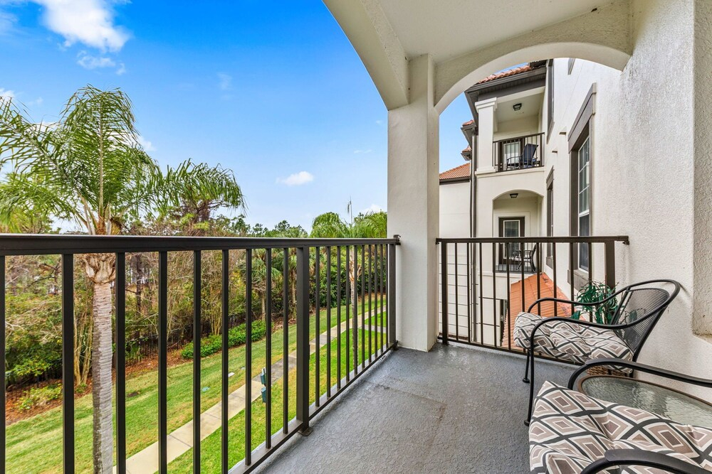 Vista Cay Condo w FREE Resort Access, near Disney