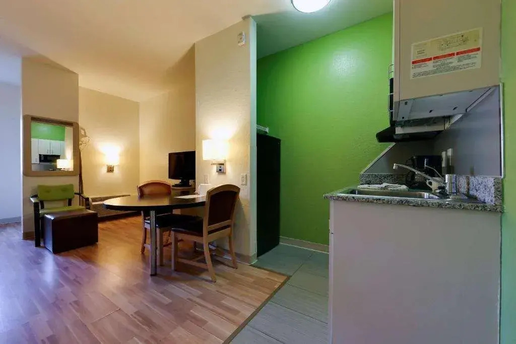 Deluxe Inn