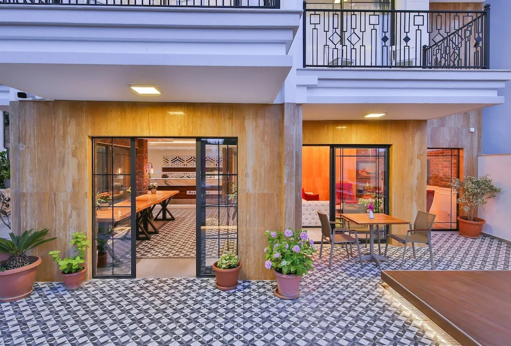 Lale Hotel