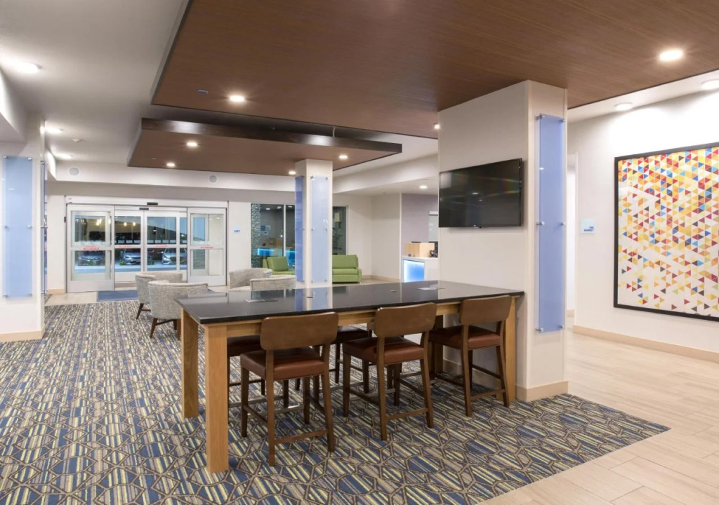 Holiday Inn Express & Suites Lincoln I - 80 by IHG