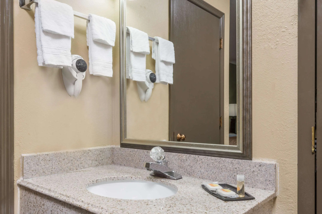 Days Inn by Wyndham Perryville MO