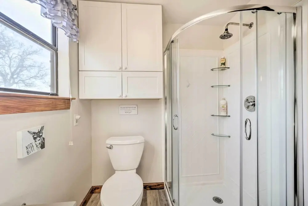Pet-Friendly Fredericksburg Cabin w/ Hot Tub