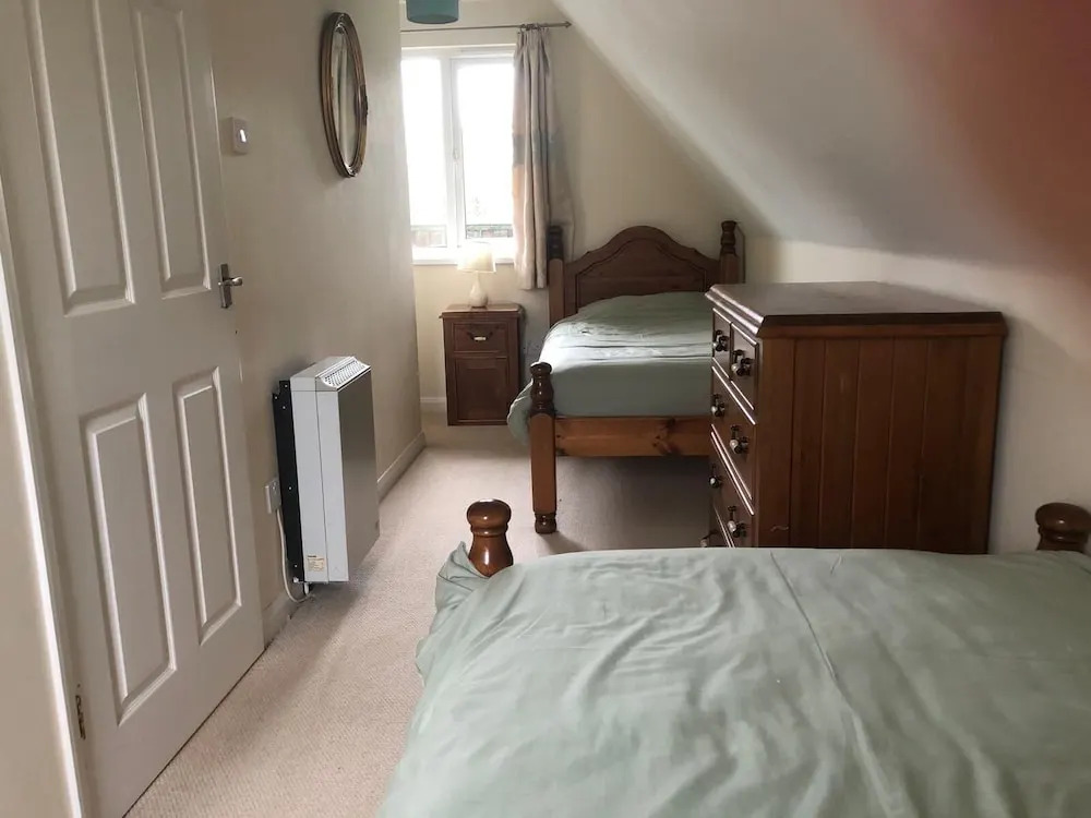 Cosy 3 Bedroom House on Cornish estate with pool