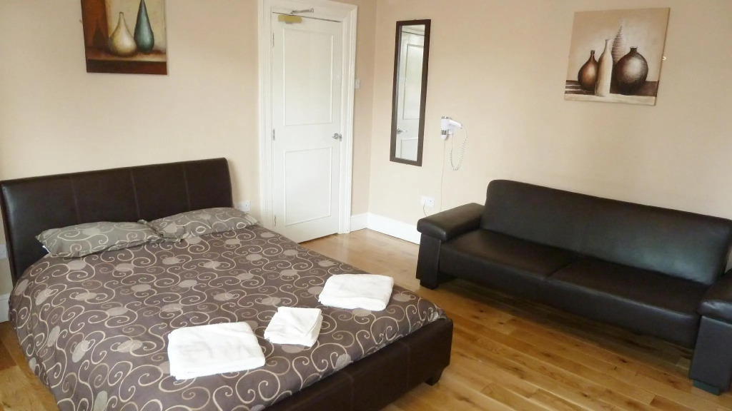 Central Studios Gloucester Road by RoomsBooked