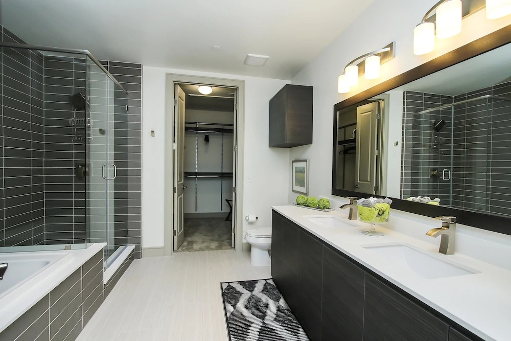 1BR Business Suite w/ Pool Near Downtown