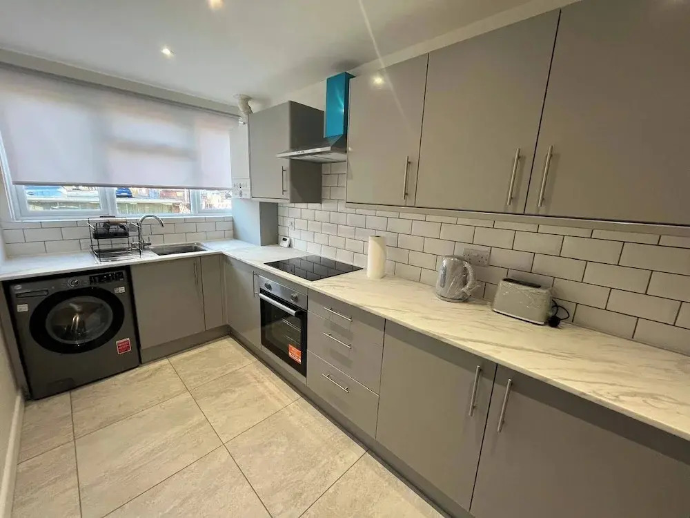 Cozy Cromwell Cottage in Croydon