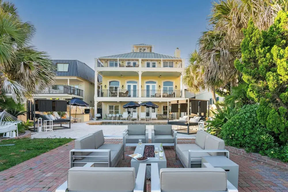 Promenade - Beach Front Mansion w Breathtaking Views & Pool!