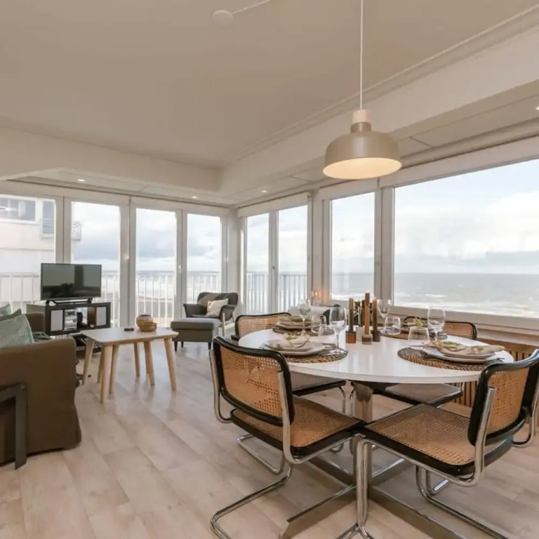 Beautiful Seaview Apartment With Private Garage